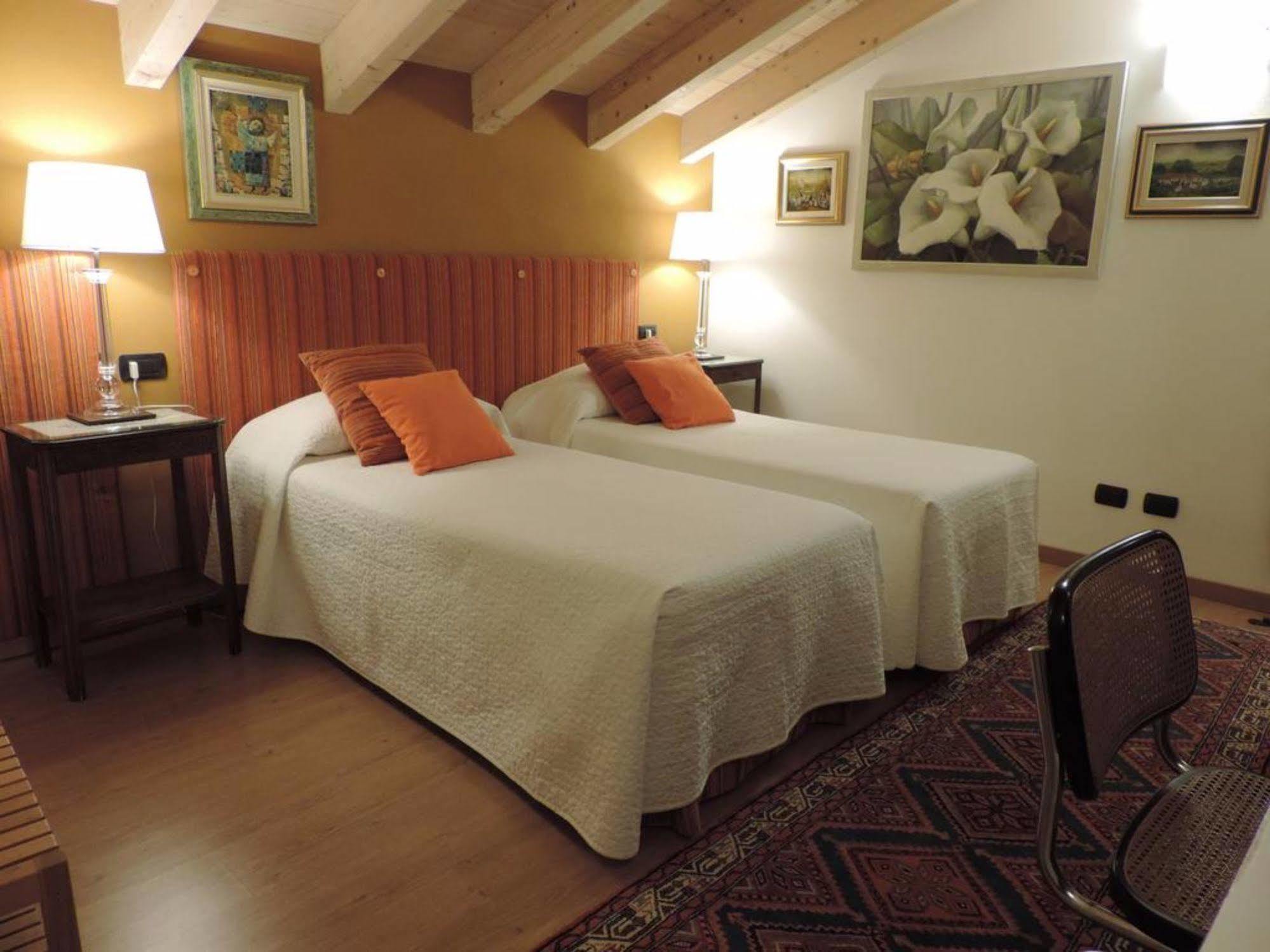 La Collina Since 2008 No Smoking B&B Varese Exterior foto